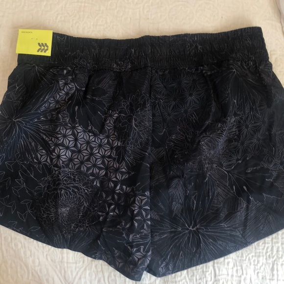 All In Motion Shorts - Picture 4 of 4